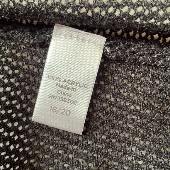 Avenue Open Front Short Sleeve Knit Sweater, Size 18/20 - Picture 6 of 6